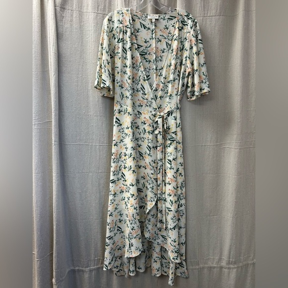 Studio B by Bobeau/Wrap Dress/ Tie Front /Cream w/Floral Print/ V-Neck /Size M/ - Picture 2 of 11